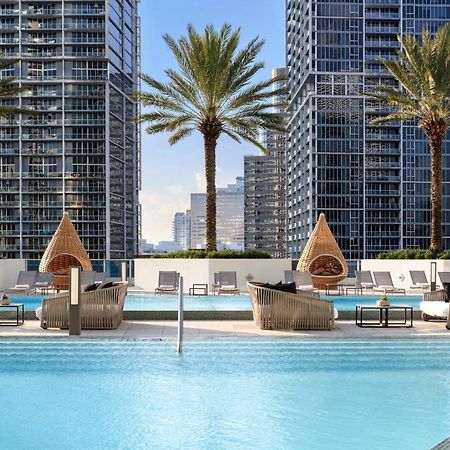 Kimpton Epic Hotel By Ihg Miami Zewnętrze zdjęcie The rooftop pool at the SLS Brickell