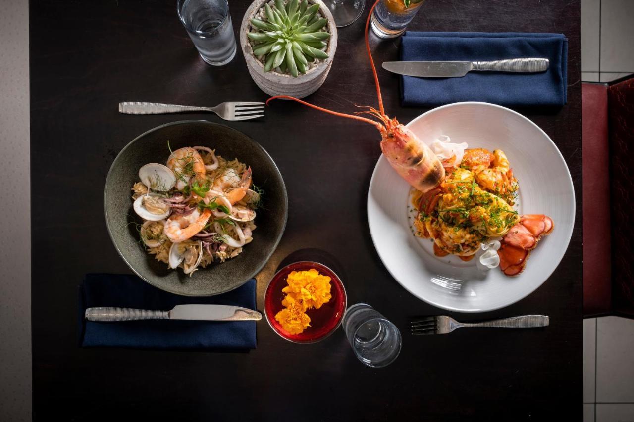 Kimpton Epic Hotel By Ihg Miami Zewnętrze zdjęcie A meal at the restaurant