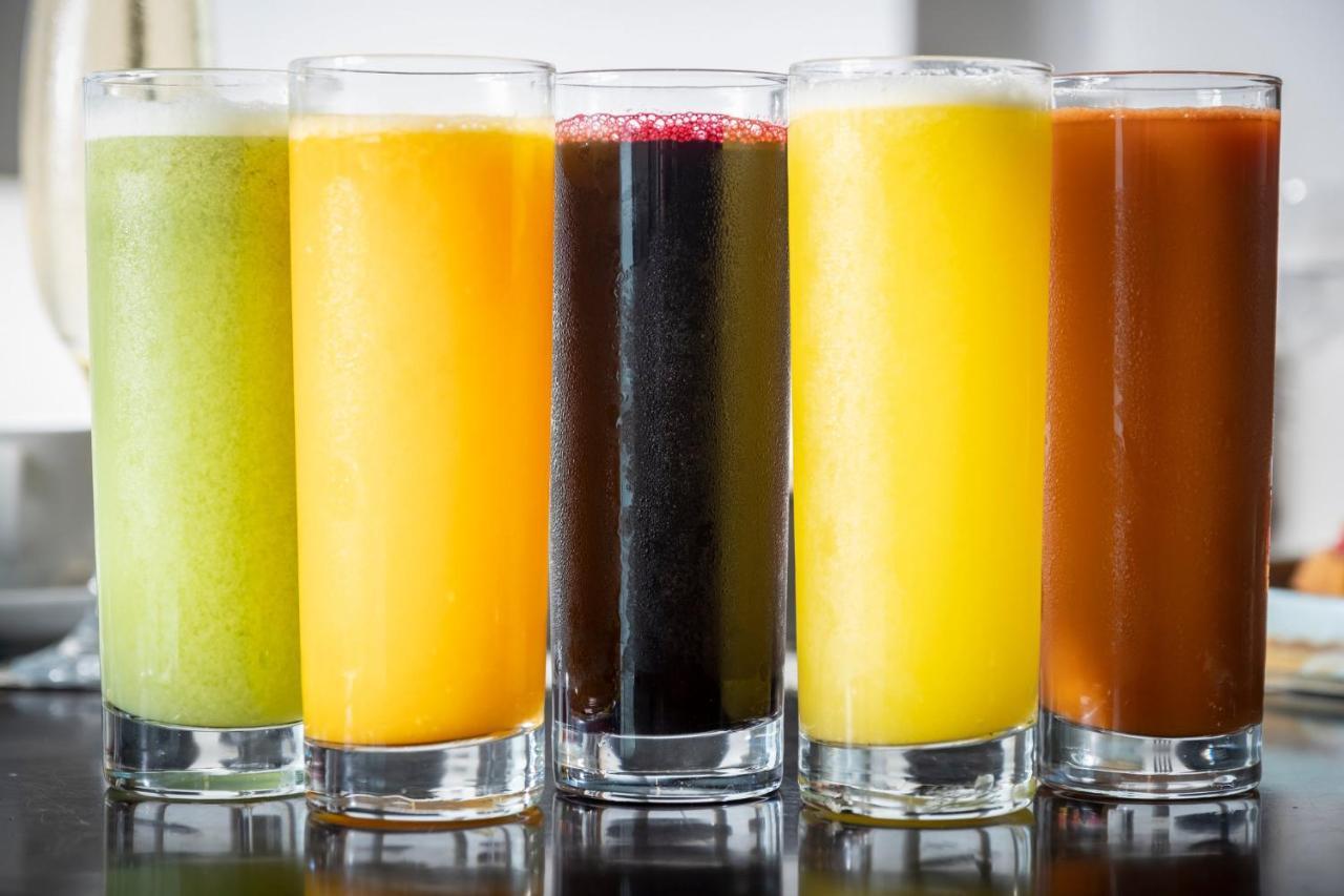 Kimpton Epic Hotel By Ihg Miami Zewnętrze zdjęcie Various fruit juices