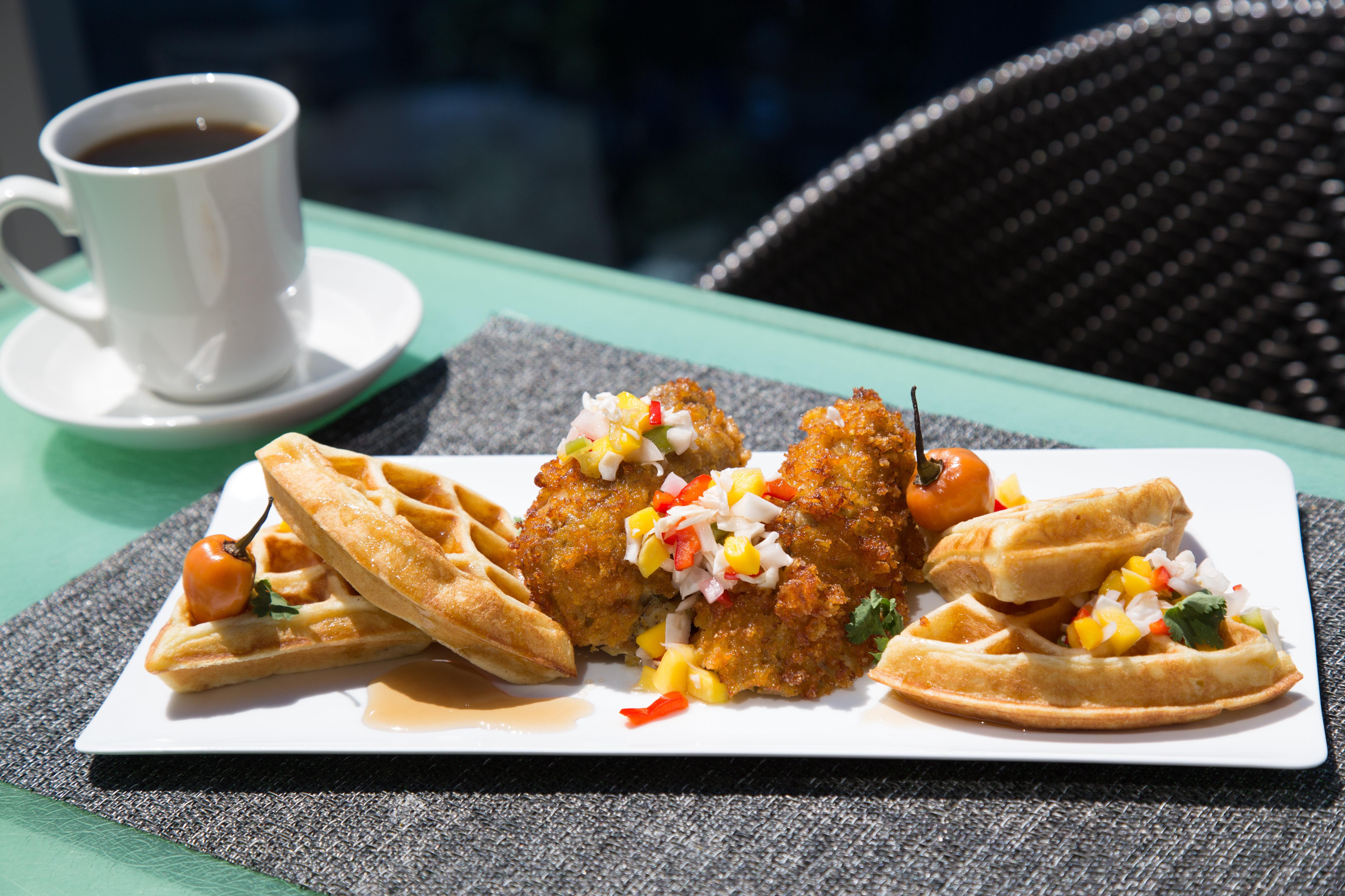 Kimpton Epic Hotel By Ihg Miami Zewnętrze zdjęcie Crab cakes and waffles